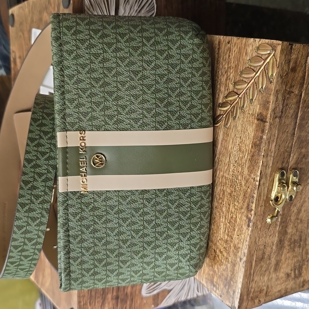 MICHAEL KORS BELTBAGS🥰💚 Size L - XL